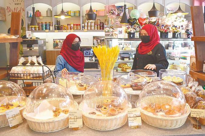 Malaysian businesses today have an opportunity to adopt emerging technologies that streamline their operations and enhance productivity. – BERNAMApix