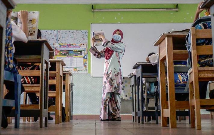 6,000 CONTRACT TEACHERS