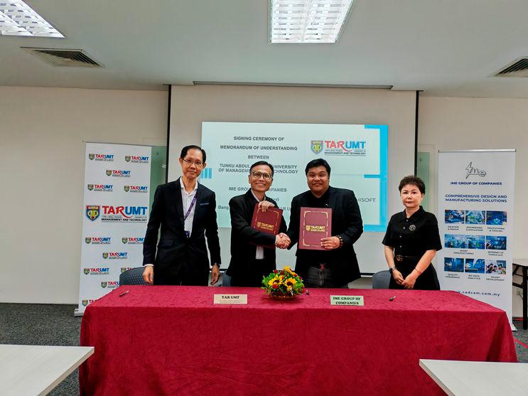 (Second to the keft) Prof Dr Lee posing with Teoh (third) at MOU signing ceremony. Also present Han Seng Kong, Dean of the Faculty of Built Environment) and Syllvia Ng, Head of Portfolio Management, IME